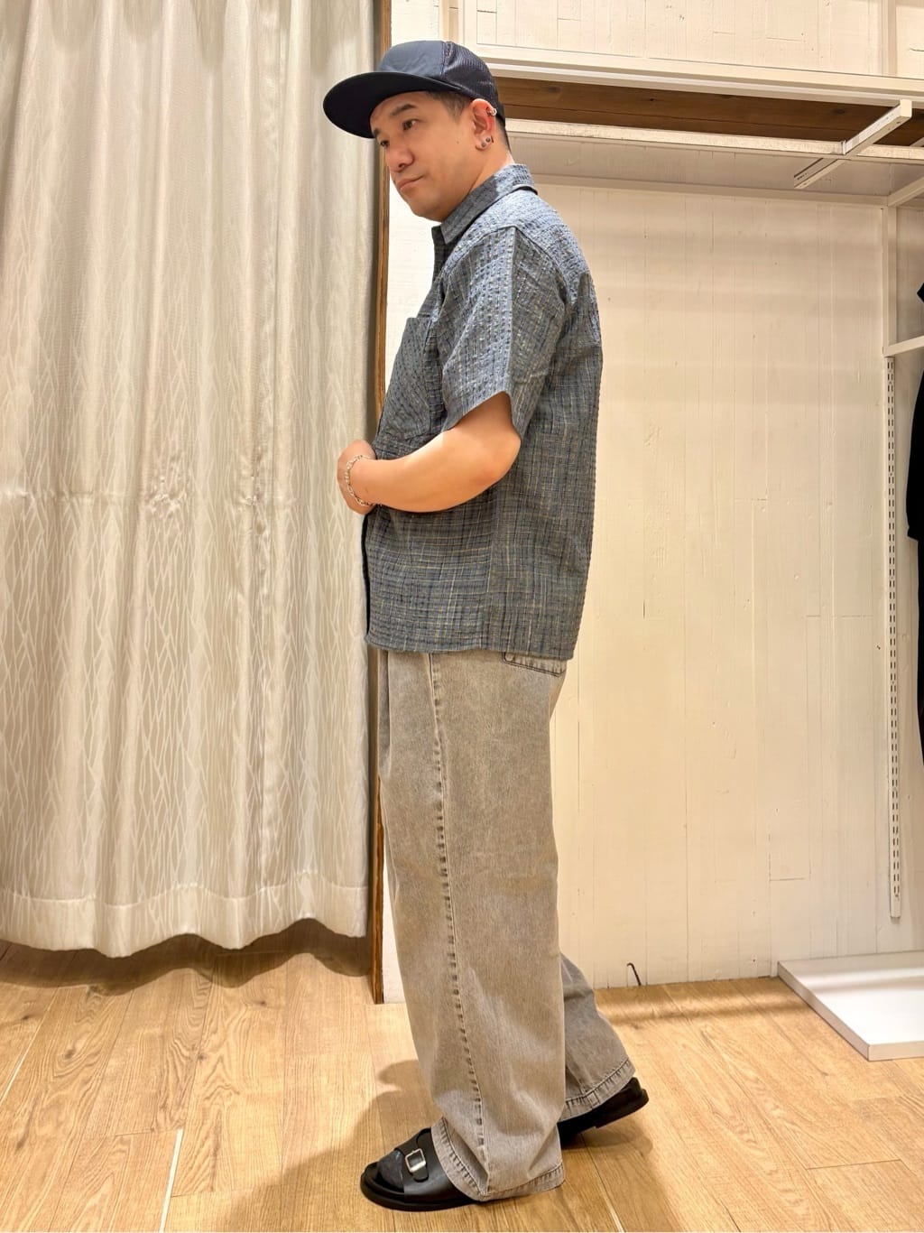 Pーyamaさんの「THE SHOP TK｜ツータックワイドデニムパンツ」を使ったコーディネート