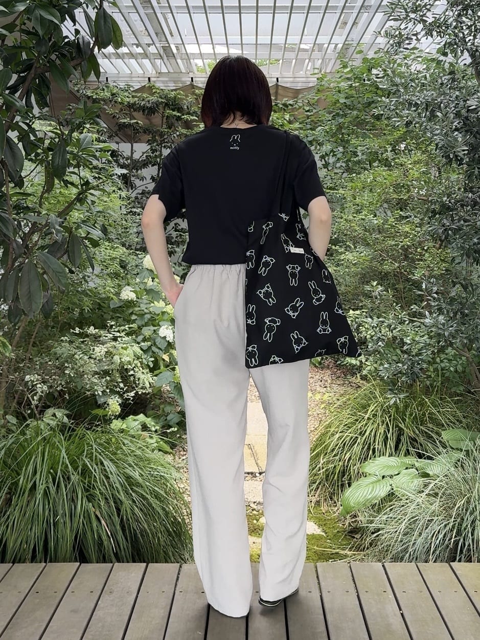 𝐜𝐡𝐢𝐤𝐚さんの「SHOO･LA･RUE｜【miffy】グラフィックTシャツ」を使ったコーディネート