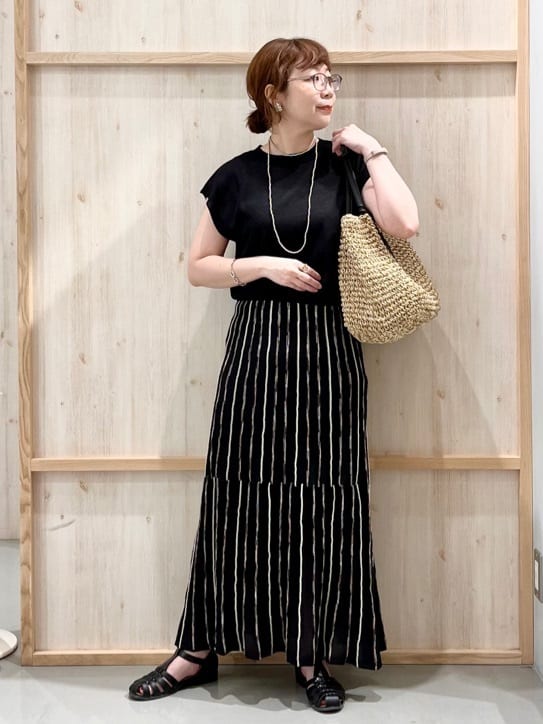 nakoさんの「THE SHOP TK｜ラメシアーフレンチ袖トップス【セットUP可/洗濯機OK】」を使ったコーディネート