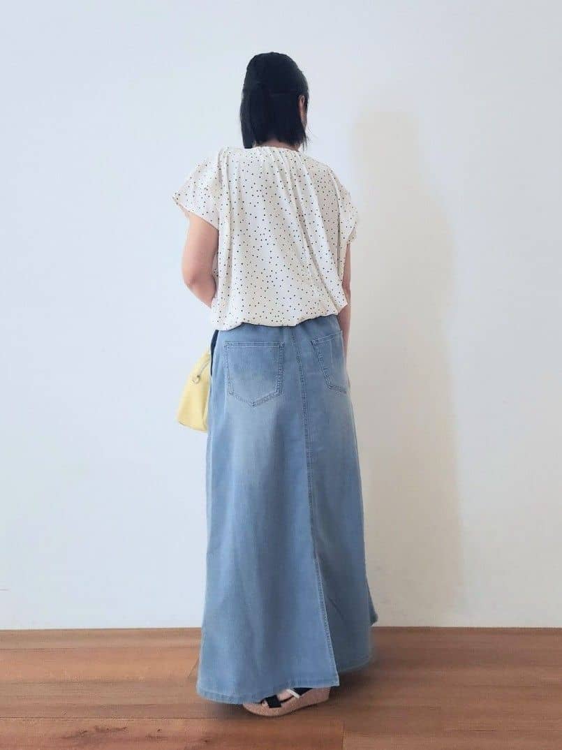 くまさんの「SHOO･LA･RUE｜【S-LL/ひんやり】きちんと見えで好印象 ドット柄デザイントップス」を使ったコーディネート
