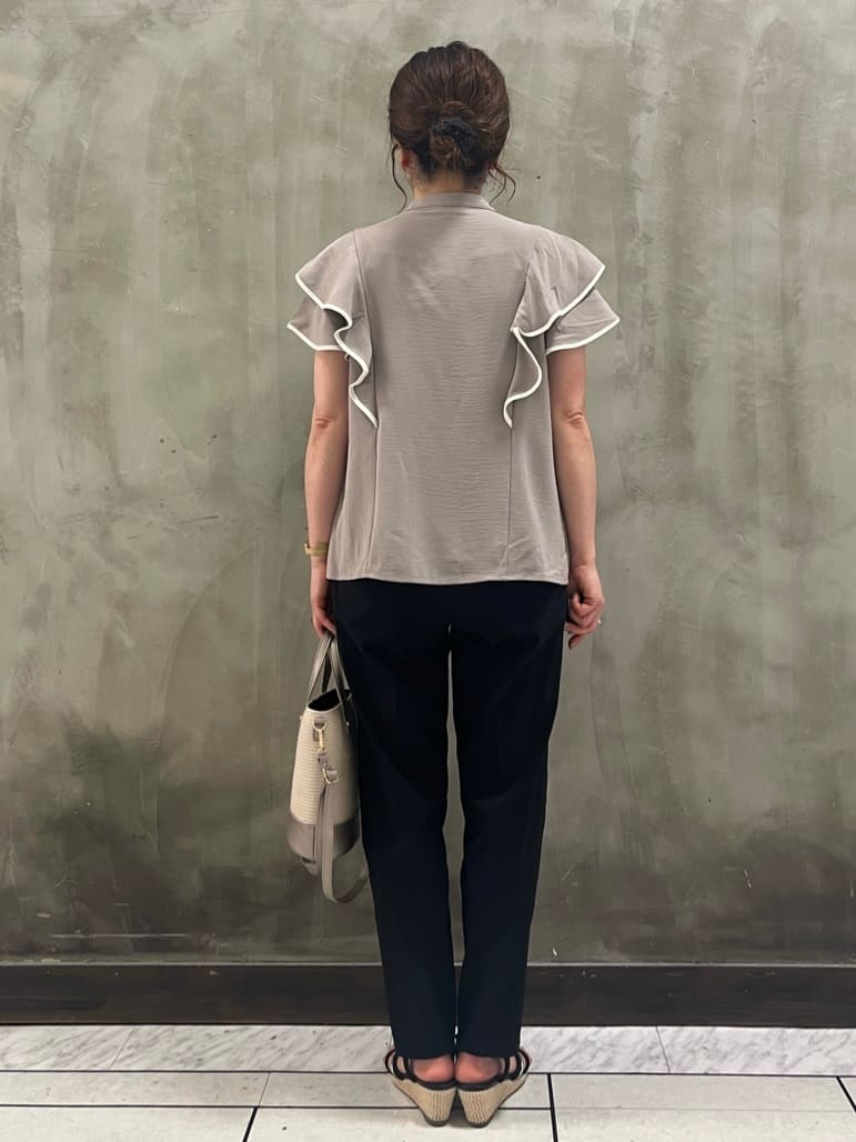 すえさんの「grove｜キレイも動きやすさも　美脚見えハイパーストレッチパンツ」を使ったコーディネート