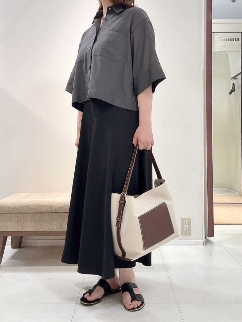 YUIさんの「UNTITLED｜【前開き/洗える】ショート丈シアーシャツ」を使ったコーディネート