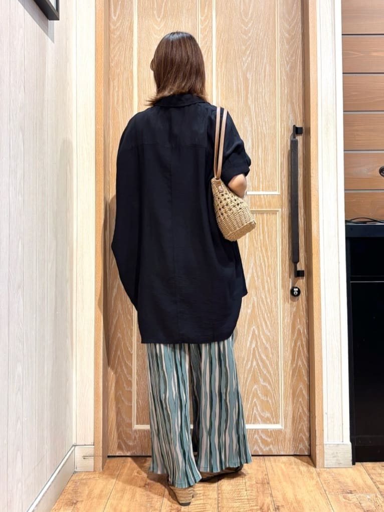 meiさんの「SHOO･LA･RUE｜【ひんやり】すっきりきれいに体型カバー コクーンシルエットワンピース」を使ったコーディネート