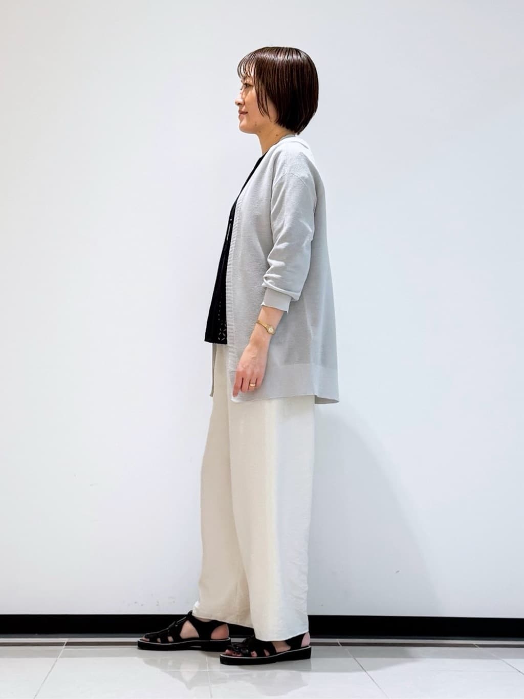 mikaさんの「INDIVI｜【洗える／UVケア／SETUP可能】ドロストワイドパンツ」を使ったコーディネート