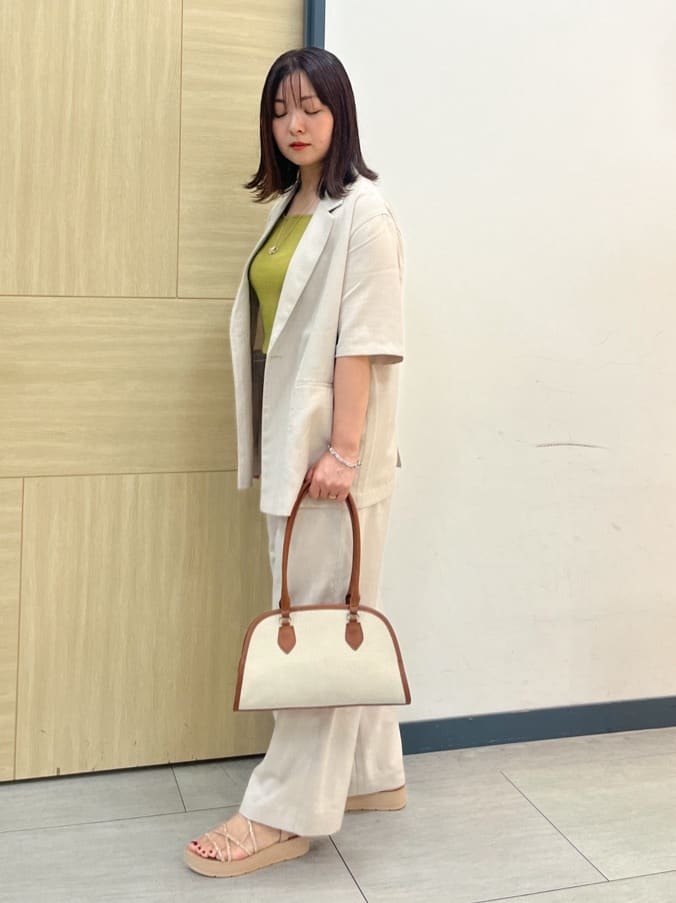 YOさんの「grove｜軽やかに羽織れて、きちんと見え ハーフスリーブテーラードジャケット」を使ったコーディネート