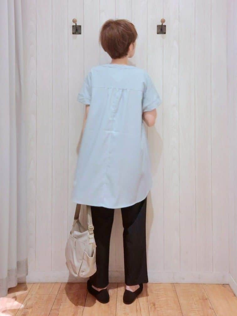 Ribさんの「SHOO･LA･RUE｜【S-LL/ひんやり/体型カバー】サッカーストライプ Aラインチュニックブラウス」を使ったコーディネート
