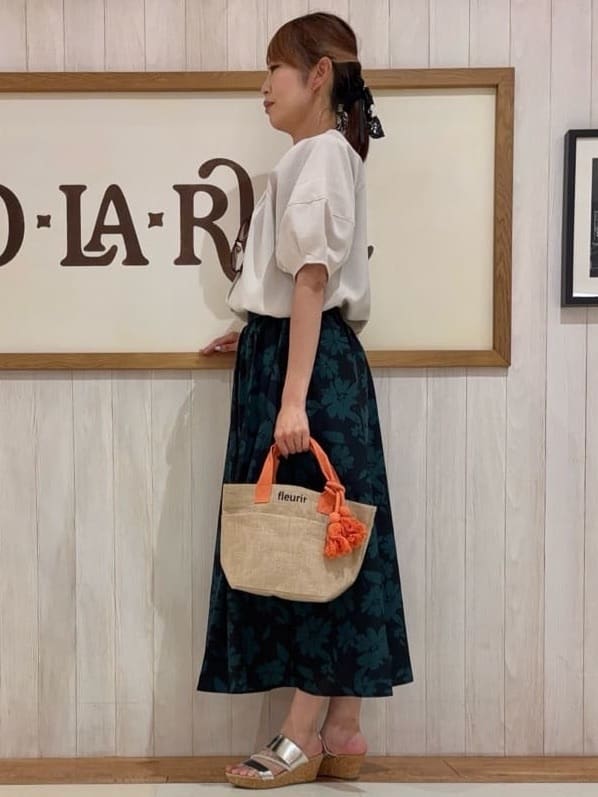 みきぽんさんの「SHOO･LA･RUE｜【高レビュー/着丈選べる】華やかさをプラスする アソートロングスカート」を使ったコーディネート