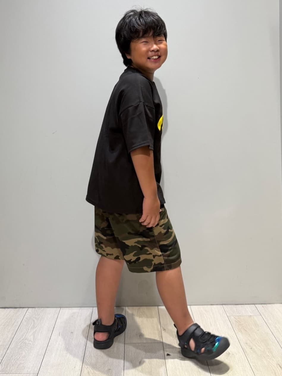 kuboさんの「THE SHOP TK｜【110－160】レトロロゴTシャツ/洗濯機OK」を使ったコーディネート
