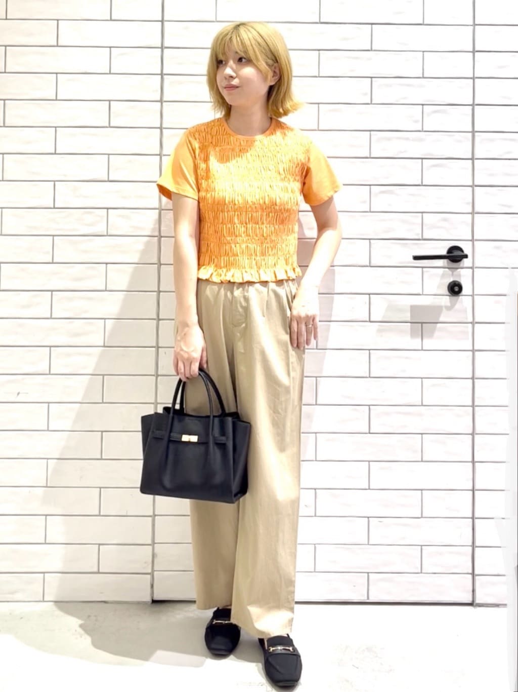 しおりさんの「OPAQUE.CLIP｜カーブタックパンツ【洗濯機洗い可】」を使ったコーディネート