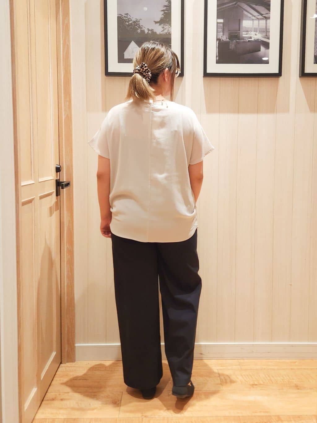 れーやんさんの「SHOO･LA･RUE｜【S-LL/ひんやり/洗濯後しわになりにくい】インせず決まる はしごレースドルマンブラウス」を使ったコーディネート