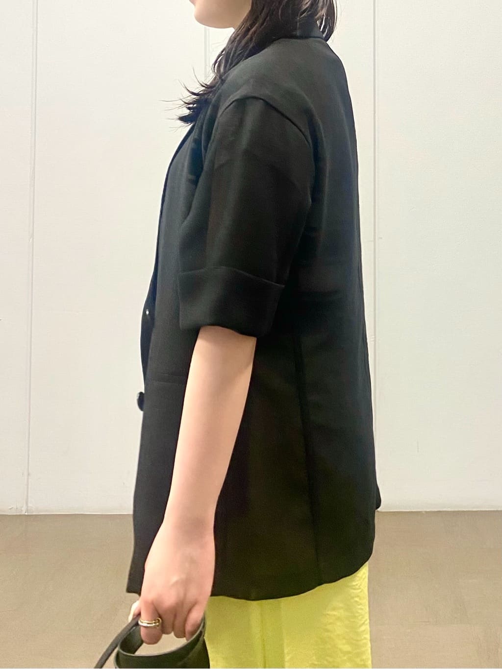 misakiさんの「INDIVI｜【洗える／UVケア／SETUP可能】ドロストワイドパンツ」を使ったコーディネート