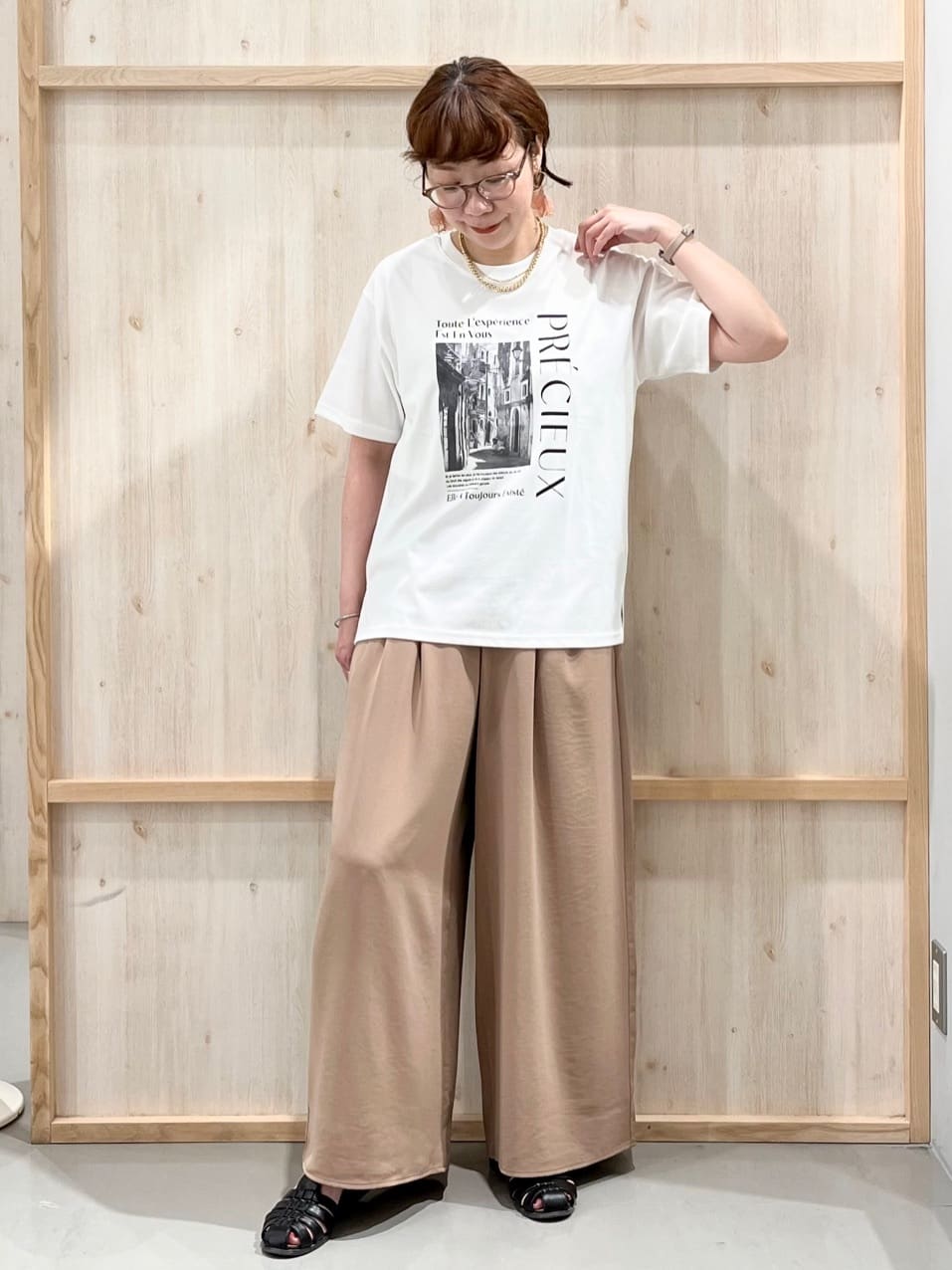nakoさんの「THE SHOP TK｜フォトアソートTシャツ【接触冷感/UV/毛玉になりにくい/洗濯機OK】」を使ったコーディネート