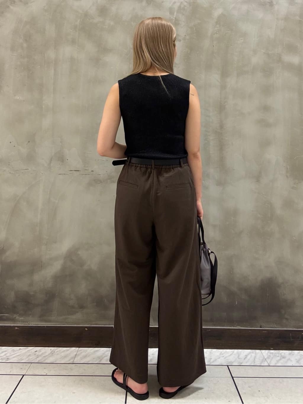 minaさんの「grove｜【接触冷感】見た目はきちんと、着心地はらくちん クロップドベイカーパンツ」を使ったコーディネート