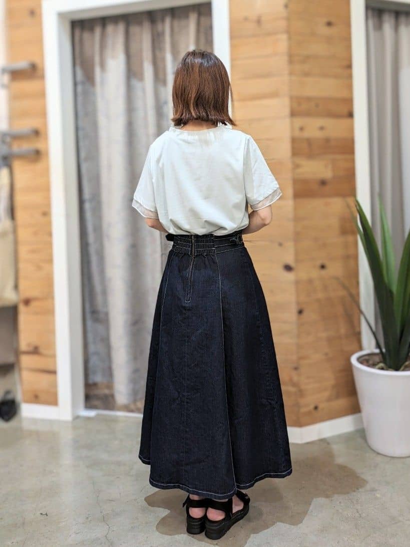  E.Yさんの「THE SHOP TK｜【ひんやり/UV/洗濯機OK】袖シアーTシャツ」を使ったコーディネート