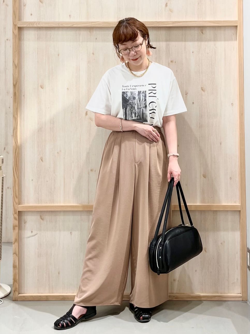 nakoさんの「THE SHOP TK｜フォトアソートTシャツ【接触冷感/UV/毛玉になりにくい/洗濯機OK】」を使ったコーディネート