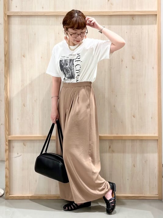 nakoさんの「THE SHOP TK｜フォトアソートTシャツ【接触冷感/UV/毛玉になりにくい/洗濯機OK】」を使ったコーディネート