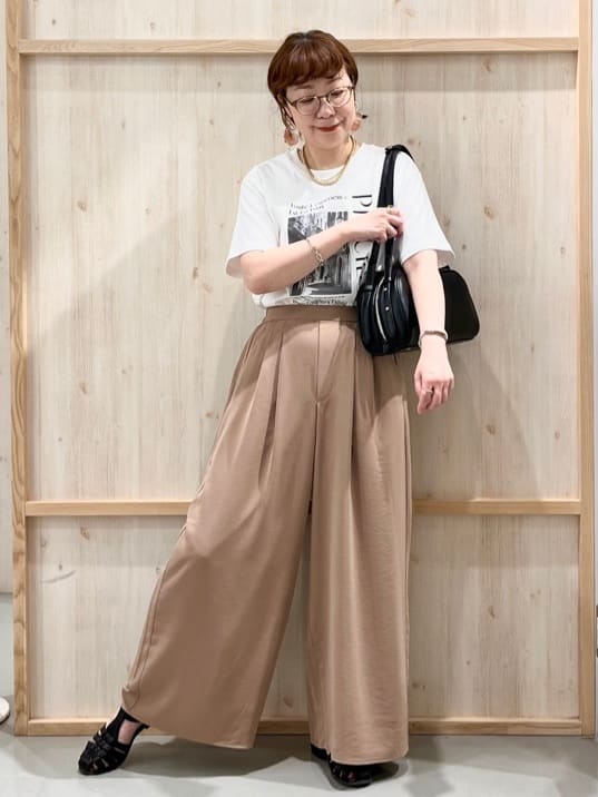 nakoさんの「THE SHOP TK｜フォトアソートTシャツ【接触冷感/UV/毛玉になりにくい/洗濯機OK】」を使ったコーディネート