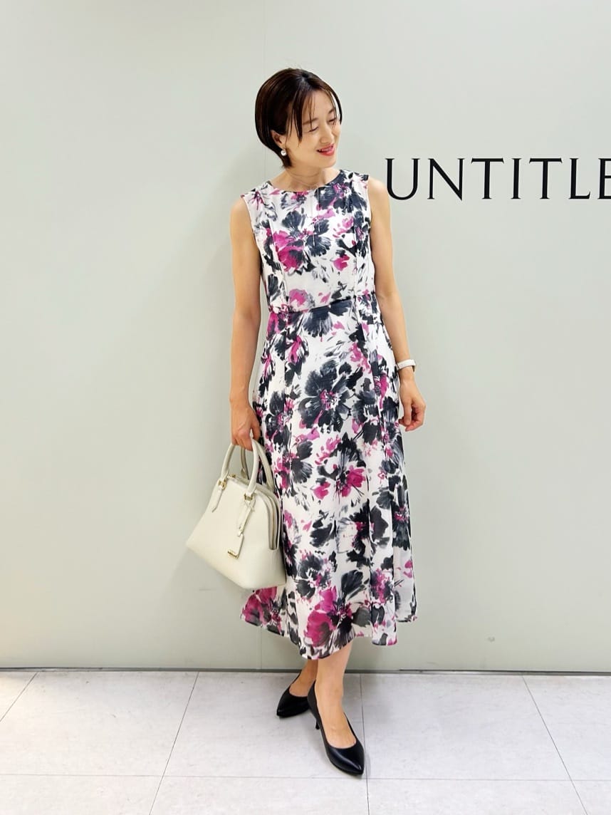 Mikiさんの「UNTITLED｜【シアー/エレガント/花柄/夏ワンピ】ペイントフラワーワンピース」を使ったコーディネート