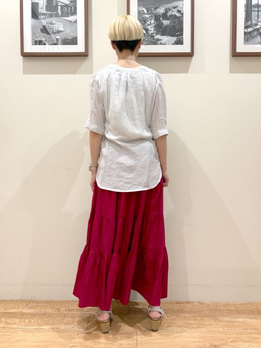 Ayumiさんの「SHOO･LA･RUE｜【洗える/S-LL】微光沢で華やかなティアードスカート」を使ったコーディネート
