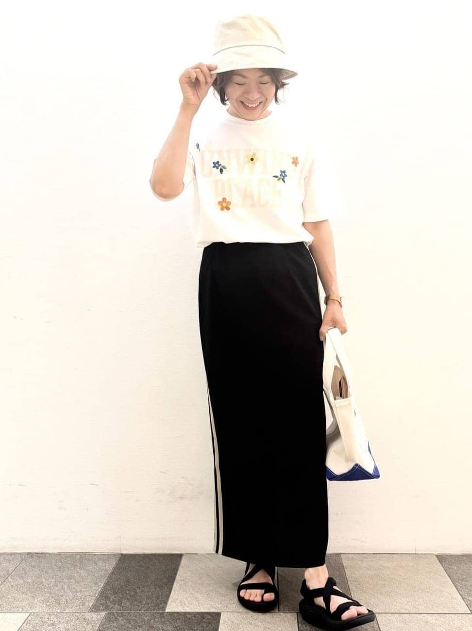 Haruさんの「Dessin｜ロゴ刺繍Tシャツ」を使ったコーディネート