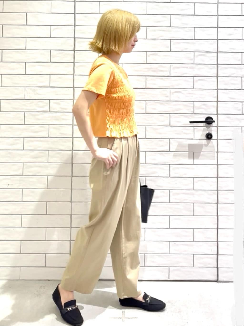 しおりさんの「OPAQUE.CLIP｜カーブタックパンツ【洗濯機洗い可】」を使ったコーディネート