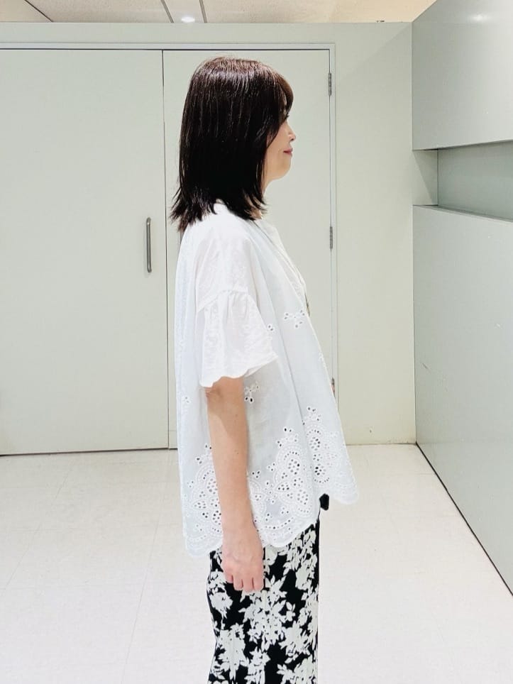 makiさんの「UNTITLED｜【ウエストゴム/ワイド/柄】モノトーンフラワーパンツ」を使ったコーディネート