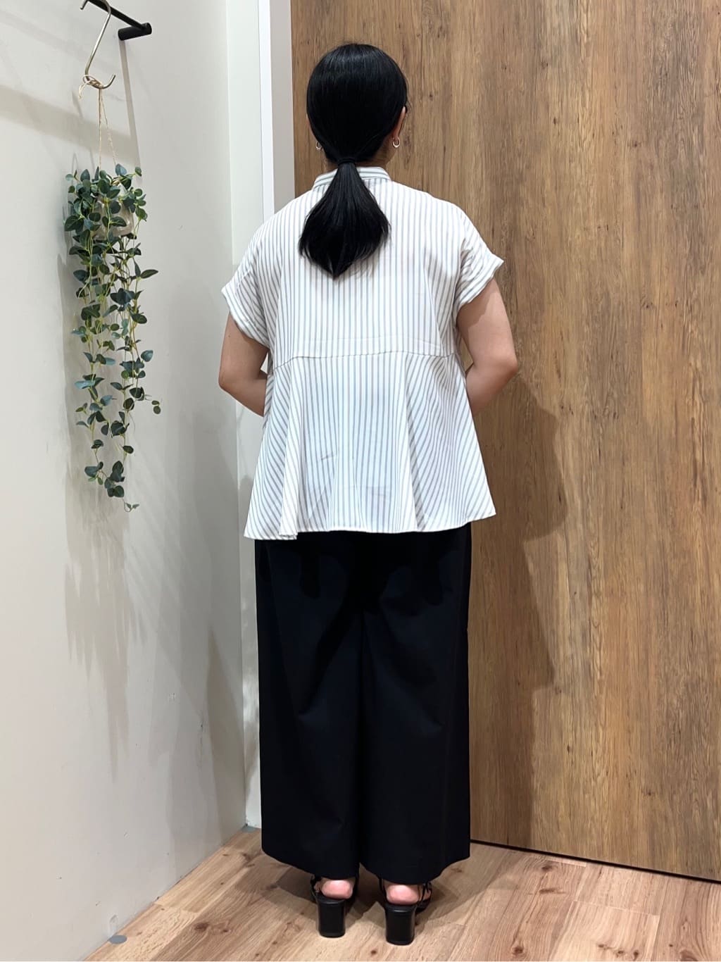 Reinaさんの「grove｜サマーハイパーストレッチワイドパンツ」を使ったコーディネート