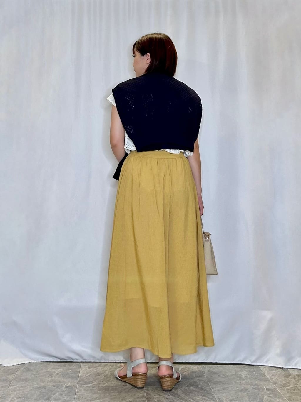 ネリさんの「SHOO･LA･RUE｜【S-LL/ひんやり】きちんと見えで好印象 ドット柄デザイントップス」を使ったコーディネート