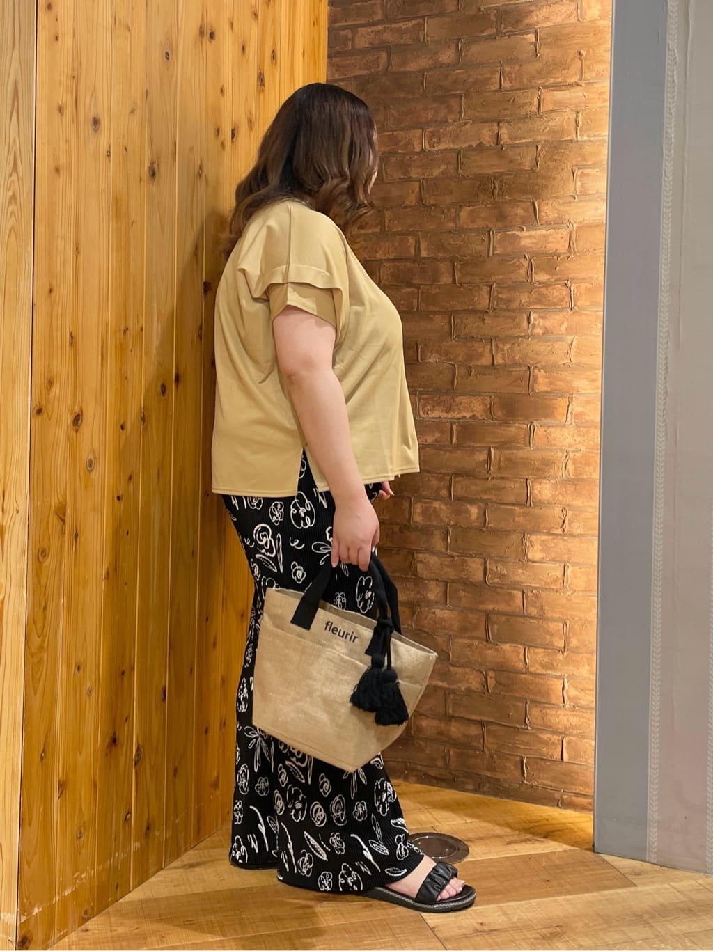 Risaさんの「SHOO･LA･RUE｜【S-LL/UV/吸水速乾】さらりと着こなす 肩タックゆるトップス」を使ったコーディネート