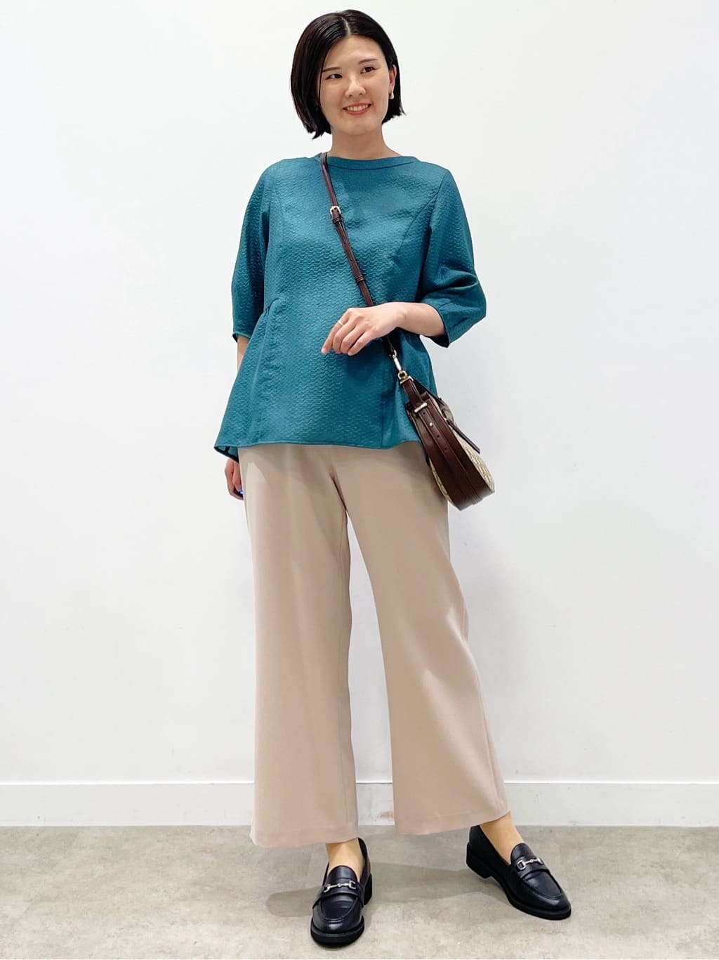 あやたかさんの「Reflect｜【すっきり見え！長め丈】ペプラムデザインシアーブラウス」を使ったコーディネート