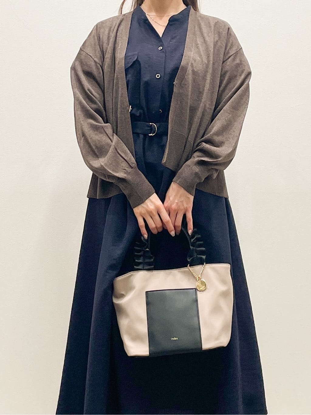 Asukaさんの「OPAQUE.CLIP｜《5色展開》コンパクトショートカーディガン【洗濯機洗い可】」を使ったコーディネート
