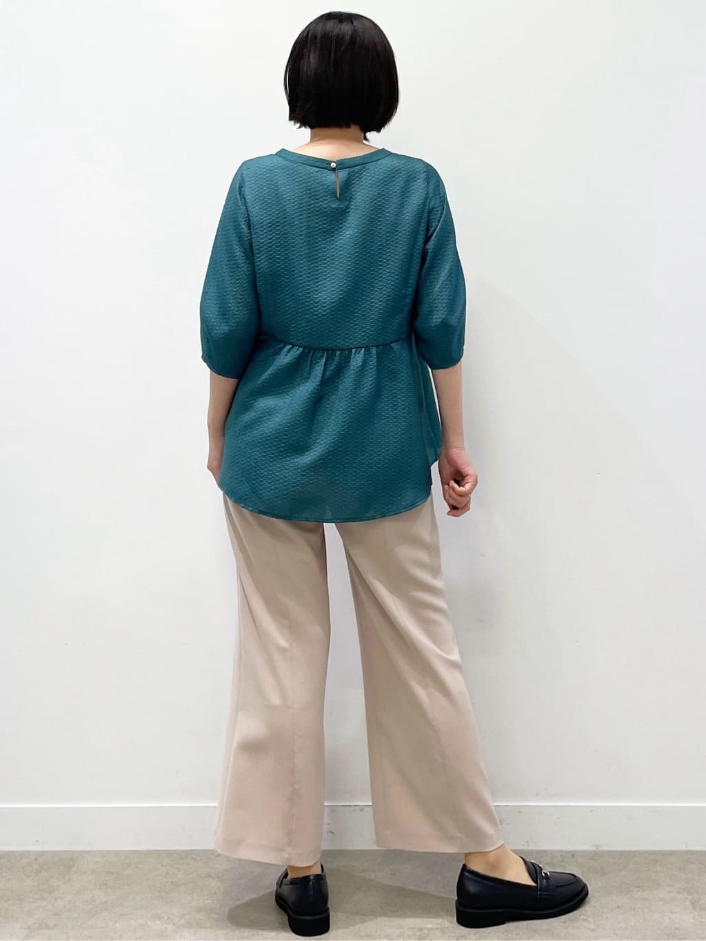 あやたかさんの「Reflect｜【すっきり見え！長め丈】ペプラムデザインシアーブラウス」を使ったコーディネート