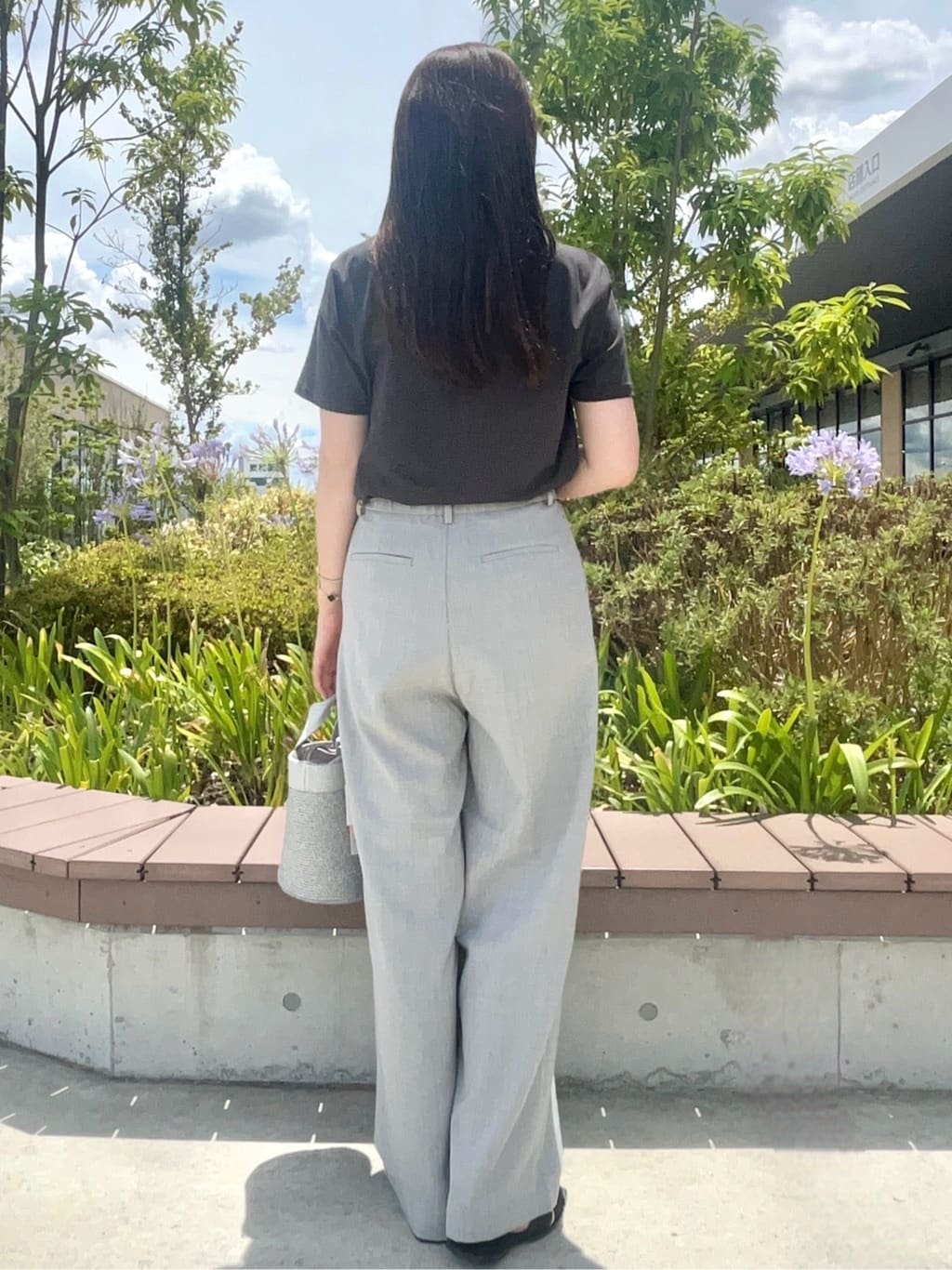 maiさんの「OPAQUE.CLIP｜ロゴプリントTシャツ【洗濯機洗い可】」を使ったコーディネート