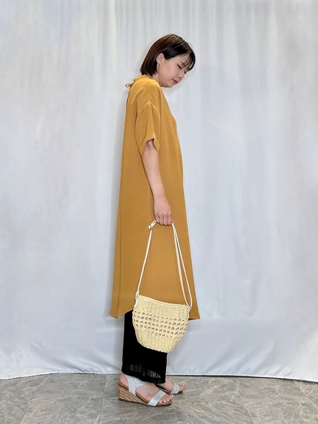 ネリさんの「SHOO･LA･RUE｜【S-LL/洗濯後しわになりにくい/体型カバー】後ろ姿もサマになる バックレースアップチュニック」を使ったコーディネート