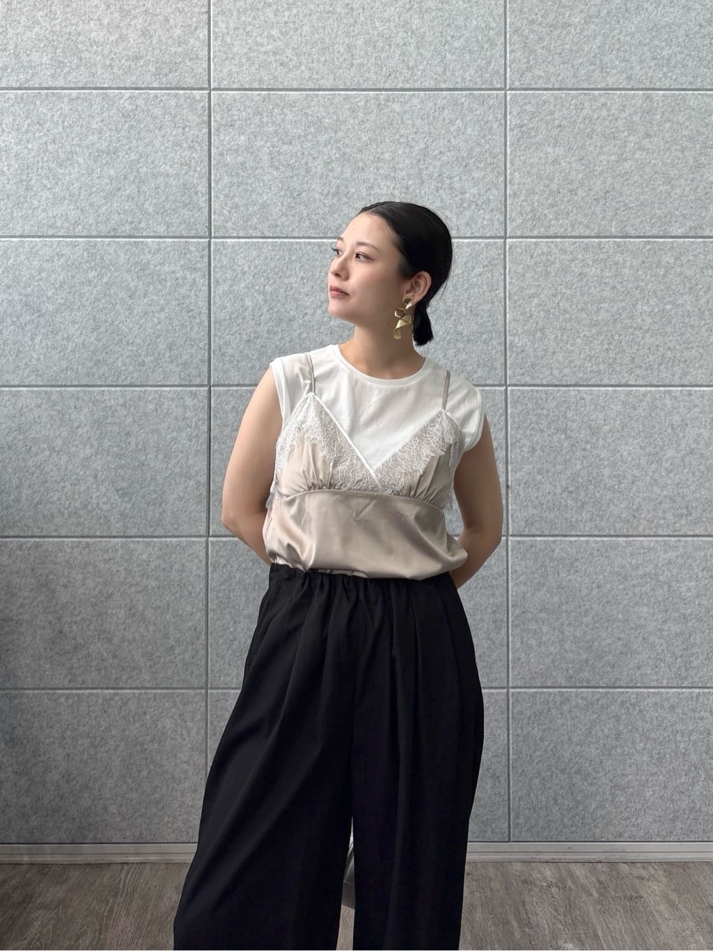 ayanoさんの「INDIVI｜キャミセットカットソー」を使ったコーディネート