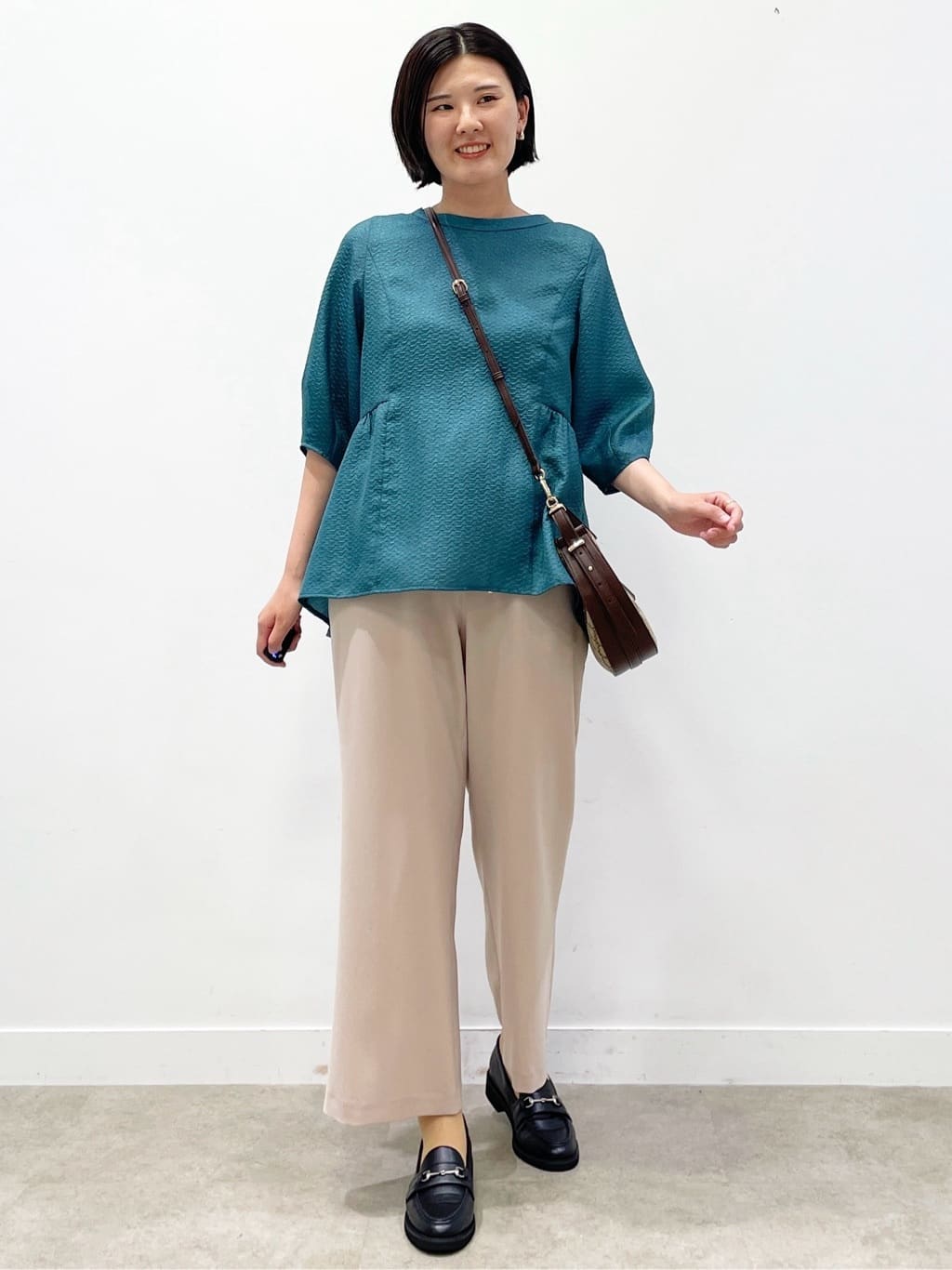 あやたかさんの「Reflect｜【すっきり見え！長め丈】ペプラムデザインシアーブラウス」を使ったコーディネート