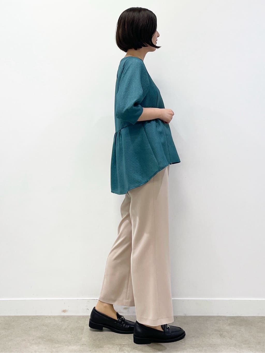 あやたかさんの「Reflect｜【すっきり見え！長め丈】ペプラムデザインシアーブラウス」を使ったコーディネート