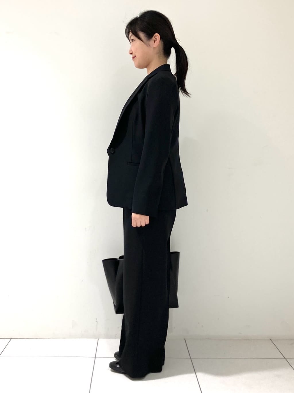 momokoさんの「INDIVI｜【定番スーツ／UVケア／洗える】ウール調テーラードジャケット」を使ったコーディネート