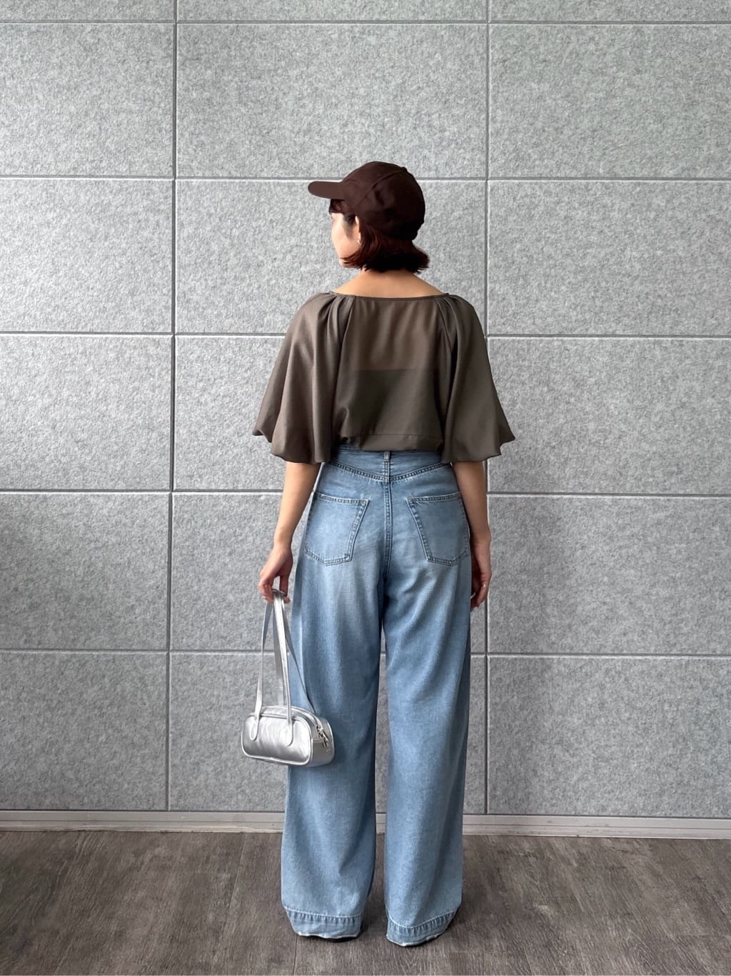 UKIさんの「INDIVI｜ボリュームスリーブブラウス」を使ったコーディネート