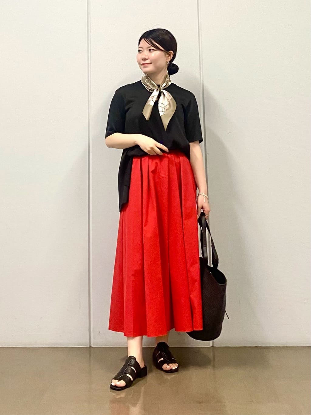 misakiさんの「INDIVI｜【バックシャン】デザインTブラウス」を使ったコーディネート