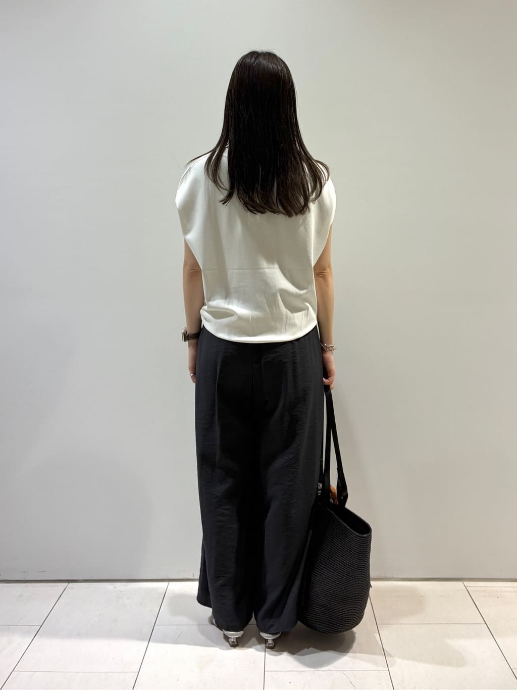 KAOさんの「INDIVI｜【洗える／UVケア／SETUP可能】ドロストワイドパンツ」を使ったコーディネート
