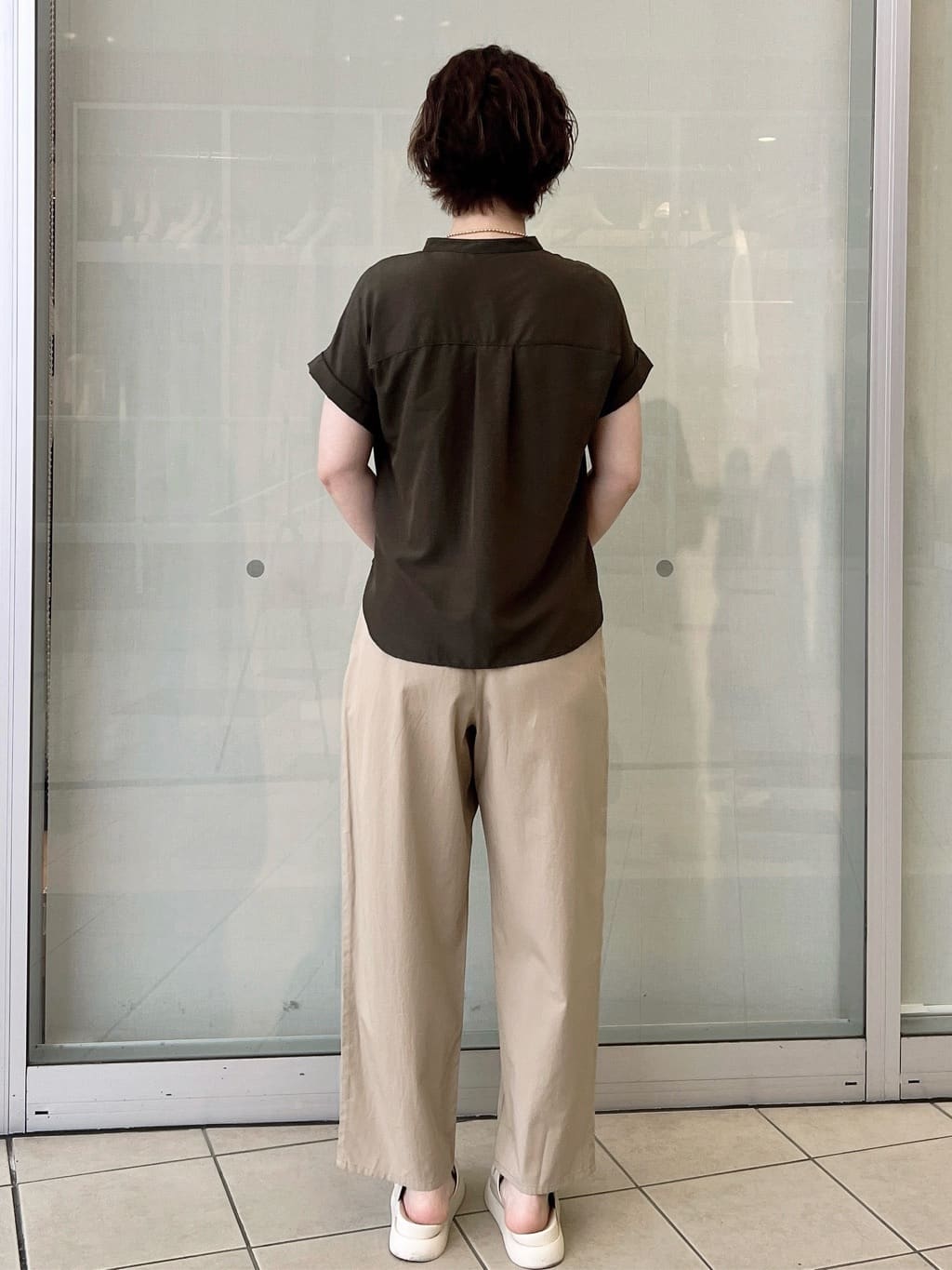 yo-koさんの「OPAQUE.CLIP｜ダブルポケットスキッパーブラウス【洗濯機洗い可／イージーアイロン】」を使ったコーディネート