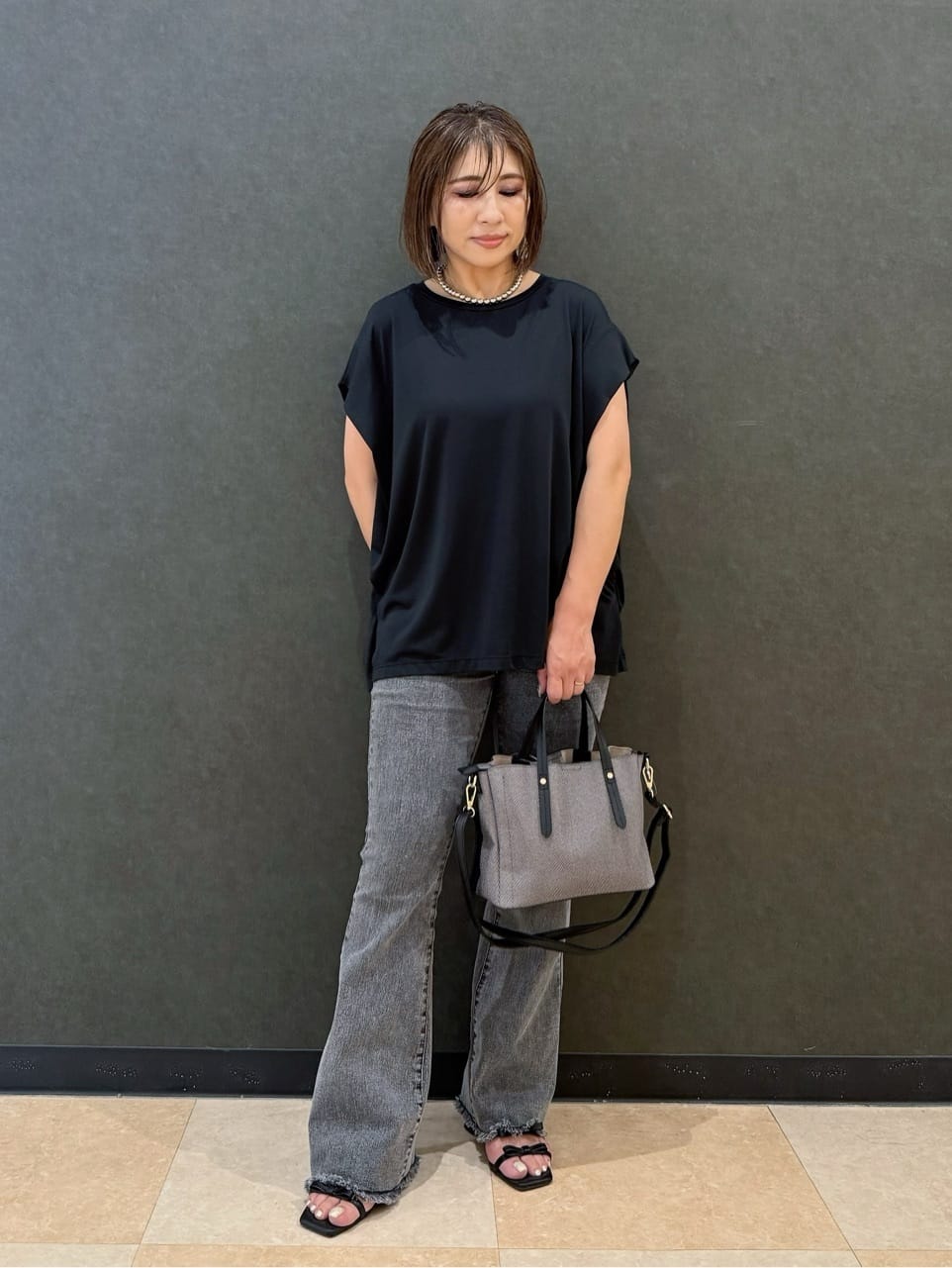 Megさんの「SHOO･LA･RUE｜【S-LL/ひんやり/UV】二の腕をきれいにカバー ショルダータックトップス」を使ったコーディネート
