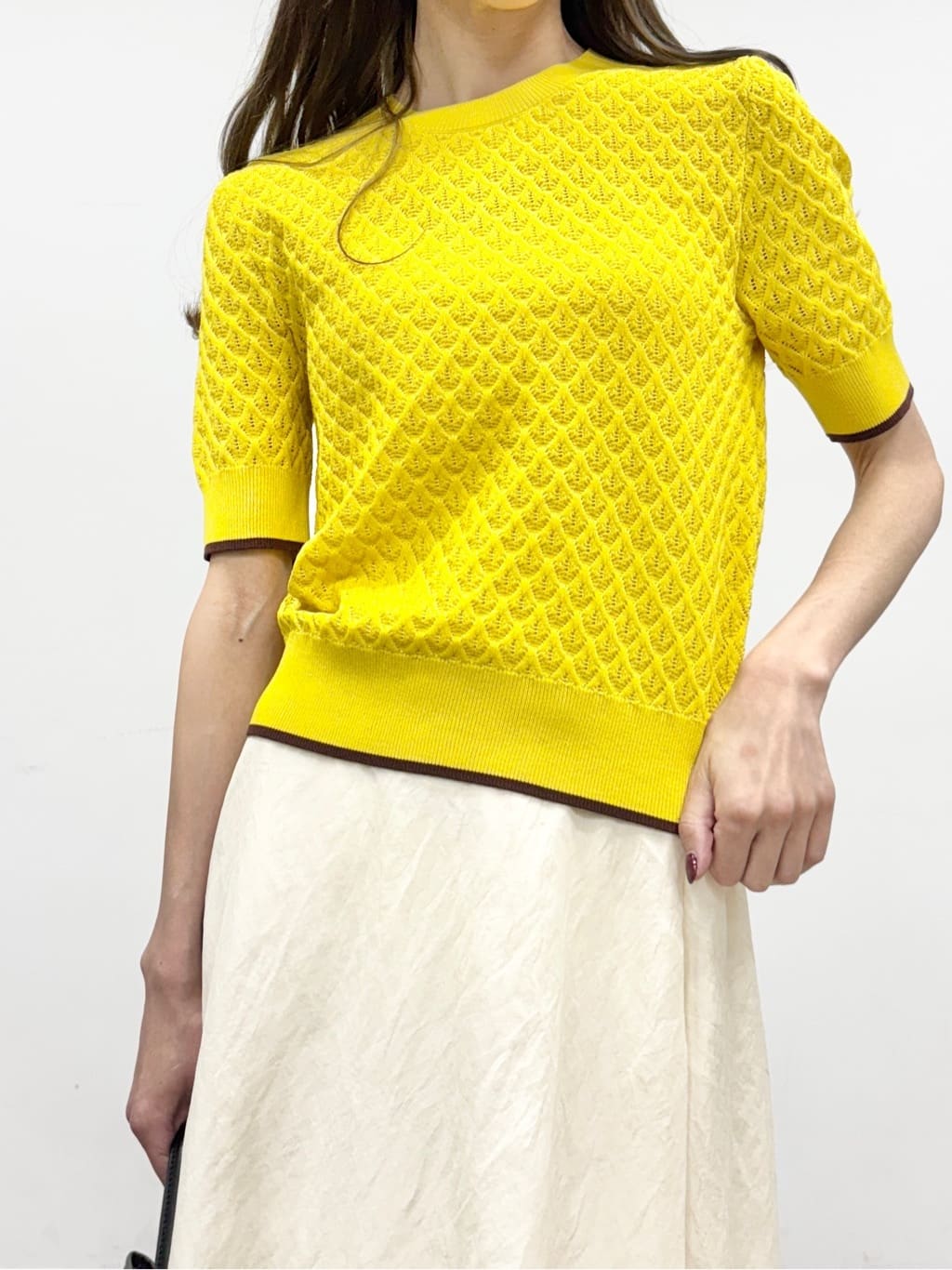 清水夏姫さんの「DRESSTERIOR｜【6色展開/オンオフ】レース編みハーフスリーブニット」を使ったコーディネート