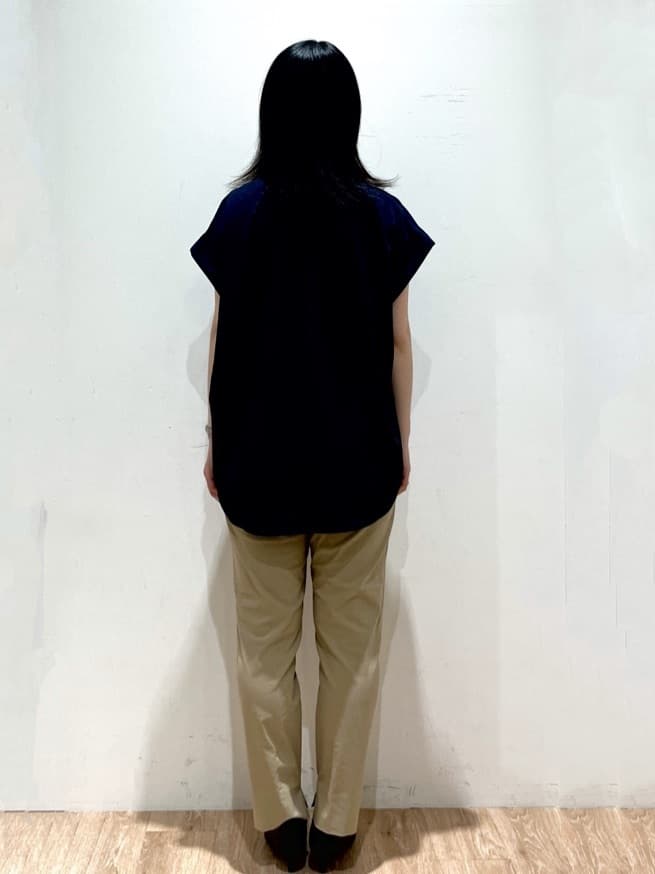 momokoさんの「OPAQUE.CLIP｜麻混ハイストレッチイージースティックパンツ【洗濯機洗い可】」を使ったコーディネート