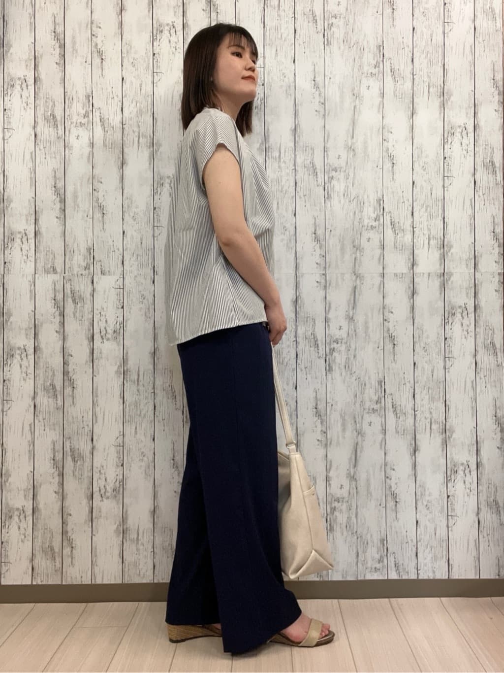 シカさんの「SHOO･LA･RUE｜【洗える/S-LL】プチフリル襟が女性らしい フレンチスリーブシャツ」を使ったコーディネート