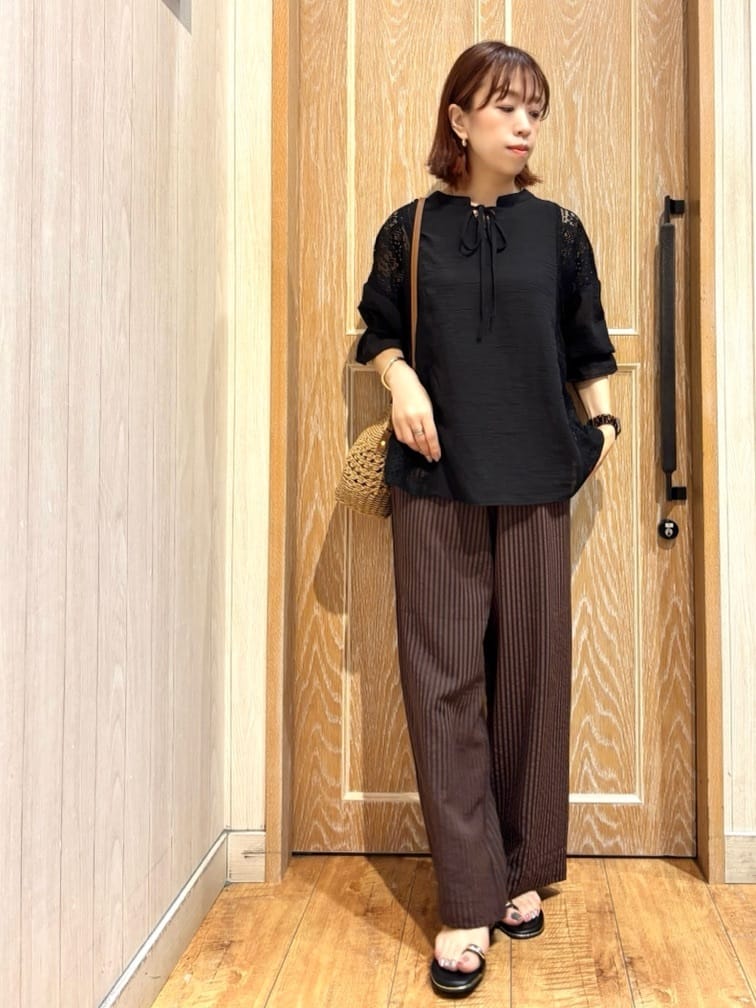 meiさんの「SHOO･LA･RUE｜【着丈選べる】一枚でこなれ見え サイドレースブラウス」を使ったコーディネート