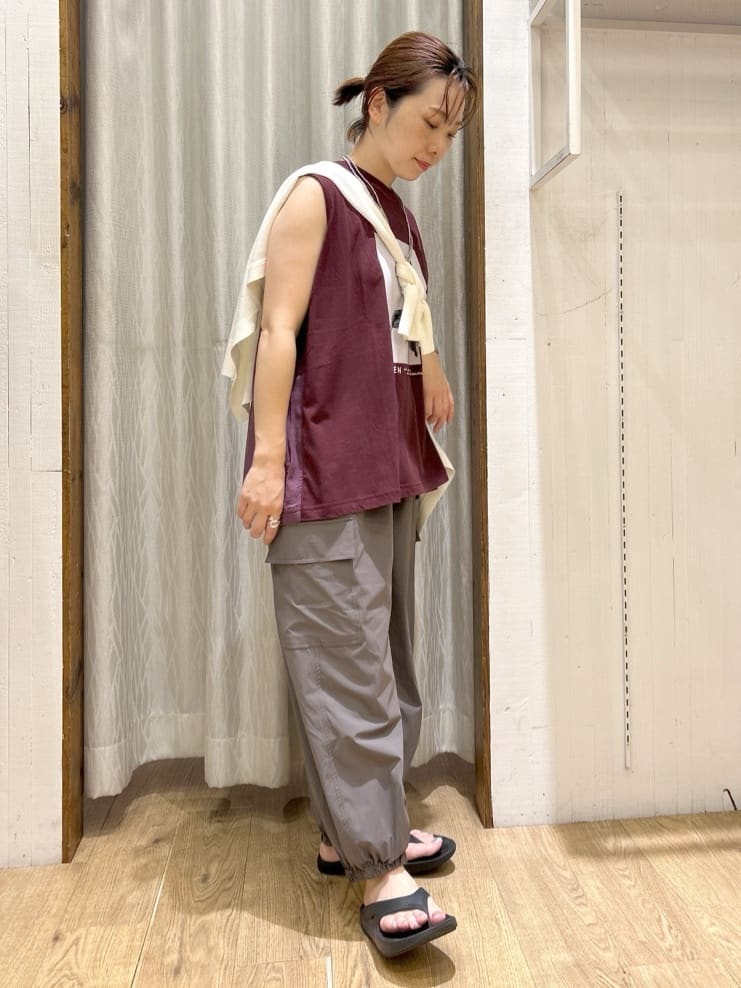 ga_riさんの「THE SHOP TK｜異素材切替フォトプリントTシャツ【洗える】」を使ったコーディネート