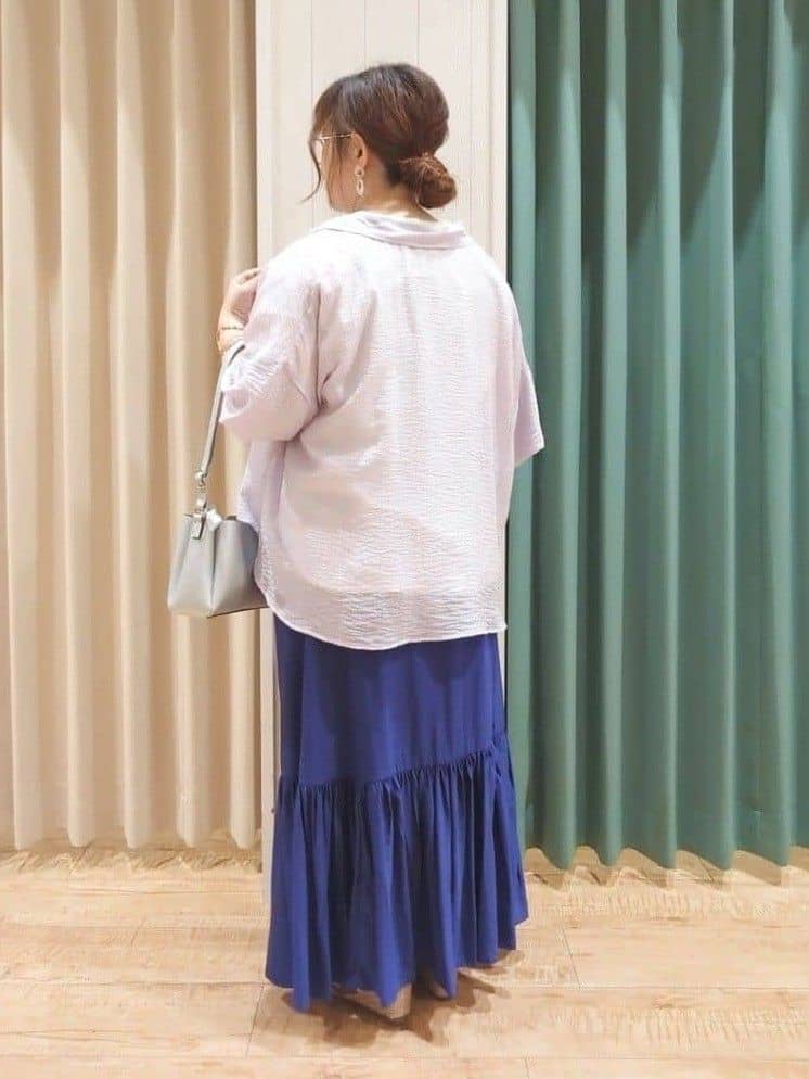 タガさんの「SHOO･LA･RUE｜ゆるっと感がこなれ見え ワッシャーシアー半袖シャツ」を使ったコーディネート