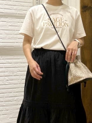 ga_riさんの「THE SHOP TK｜カレッジ＆フォトプリントTシャツ【洗濯機OK】」を使ったコーディネート